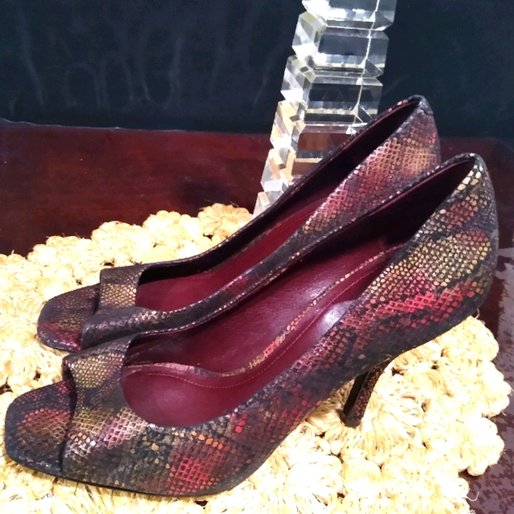 NWOT  BCBGeneration Hills size 10B